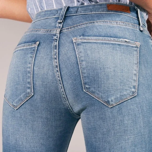 New size 26S Abercrombie low rise distressed jeans - Picture 2 of 2